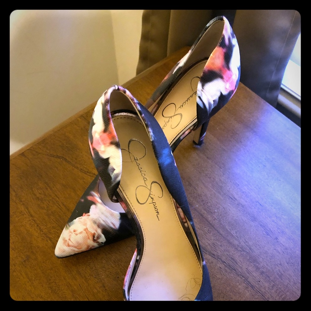 Floral print pumps